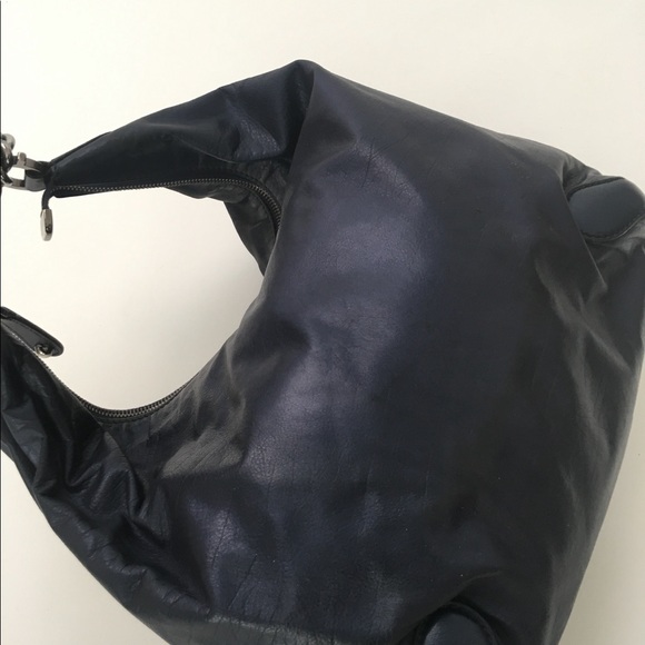 Authentic, Gucci, blue, hobo bag, with gunmetal chain and emblem detail. - Picture 2 of 5
